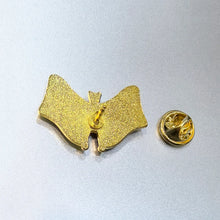 Load image into Gallery viewer, Shirley Custom 3.2X2.15cm customize logo /picture/photo /name gold plated metal flag shape badge wholesale flag pins